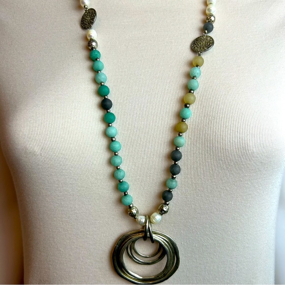 Turquoise and Green beaded pendant necklace with silver accents. - Picture 3 of 6
